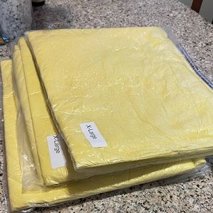 YELLOW ISOLATED DISPOSABLE GOWNS